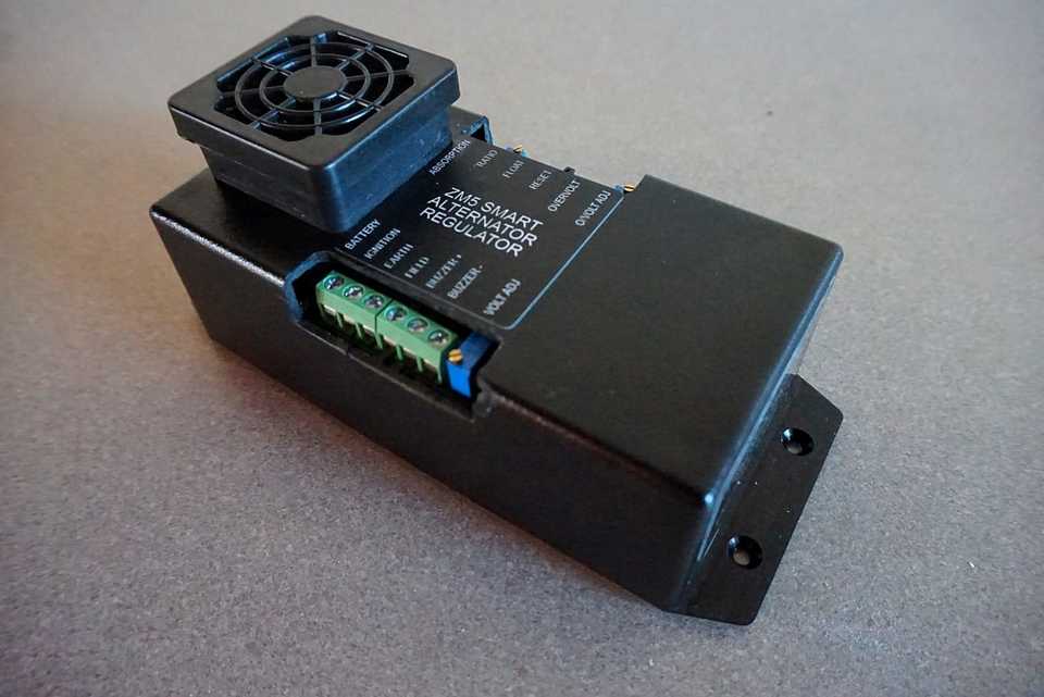 ZM5 Smart Alternator Regulator 24 volt P switching